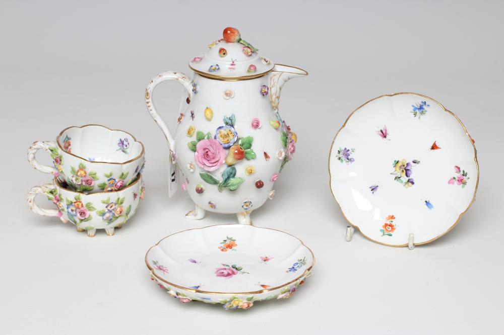 A PAIR OF MEISSEN PORCELAIN CABINET CUPS AND SAUCERS Image