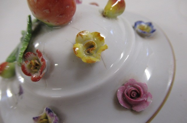 A PAIR OF MEISSEN PORCELAIN CABINET CUPS AND SAUCERS Image