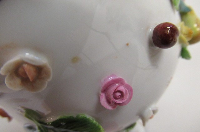 A PAIR OF MEISSEN PORCELAIN CABINET CUPS AND SAUCERS Image