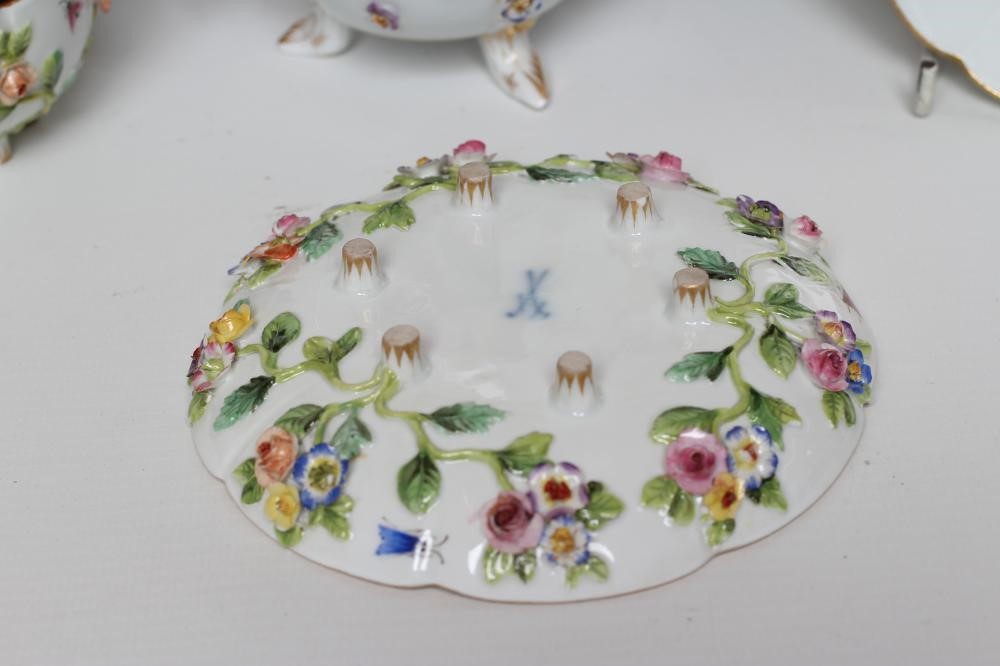 A PAIR OF MEISSEN PORCELAIN CABINET CUPS AND SAUCERS Image