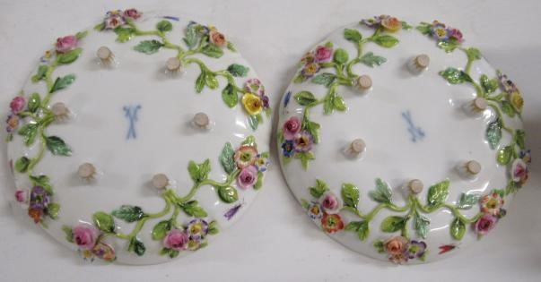 A PAIR OF MEISSEN PORCELAIN CABINET CUPS AND SAUCERS Image