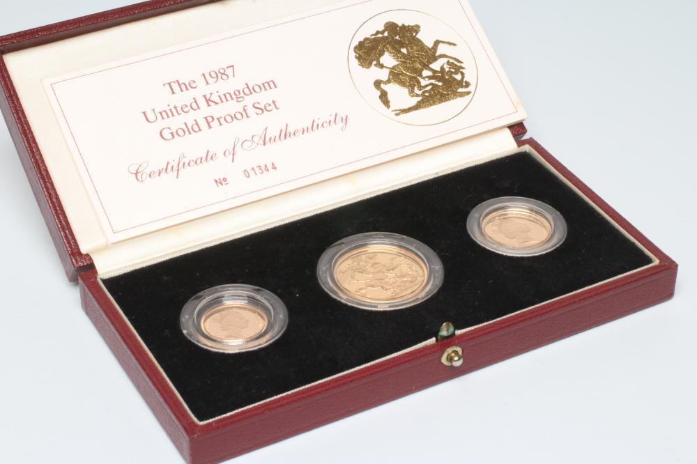 AN ELIZABETH II GOLD PROOF THREE COIN SET Image