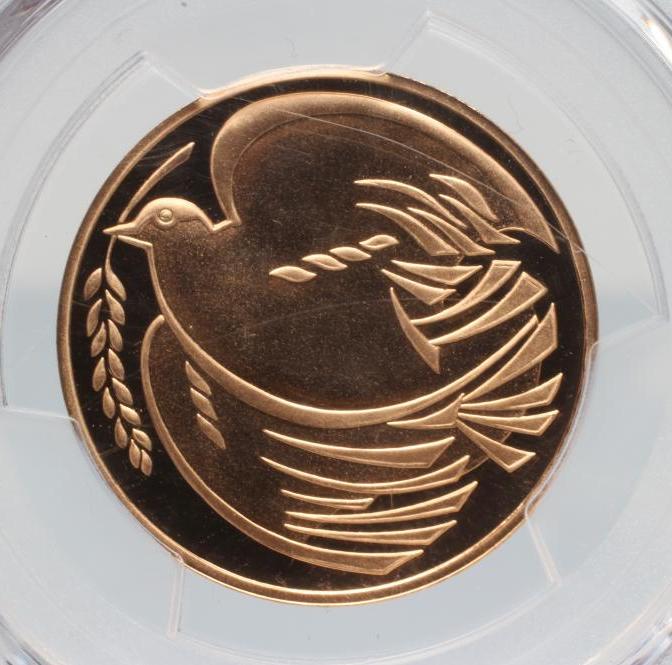 AN ELIZABETH II "END OF WORLD WAR II" GOLD £2 Image