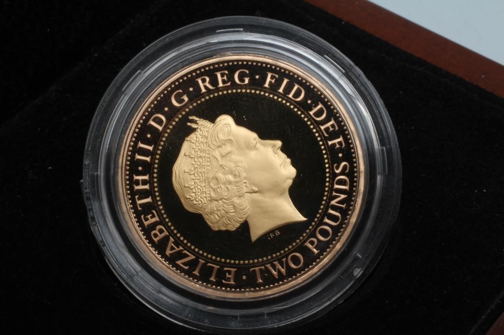 AN ELIZABETH II "ANNIVERSARY OF THE GUINEA" GOLD PROOF £2 Image