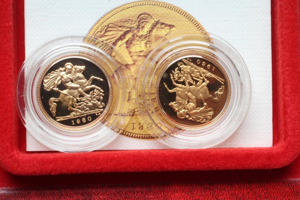 TWO ELIZABETH II HALF SOVEREIGNS Image