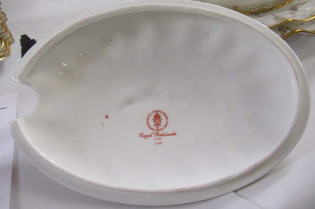 AN EXTENSIVE ROYAL CROWN DERBY ROYAL ANTOINETTE PATTERN CHINA DINNER SERVICE Image