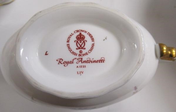 AN EXTENSIVE ROYAL CROWN DERBY ROYAL ANTOINETTE PATTERN CHINA DINNER SERVICE Image