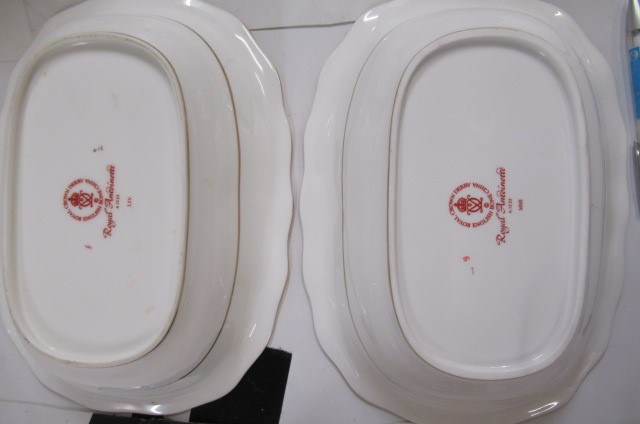 AN EXTENSIVE ROYAL CROWN DERBY ROYAL ANTOINETTE PATTERN CHINA DINNER SERVICE Image