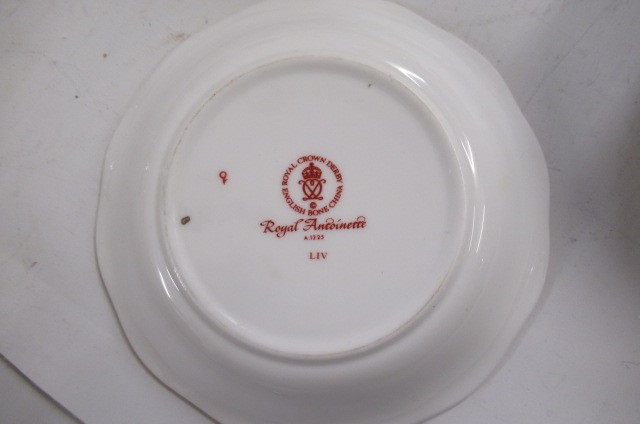 AN EXTENSIVE ROYAL CROWN DERBY ROYAL ANTOINETTE PATTERN CHINA DINNER SERVICE Image