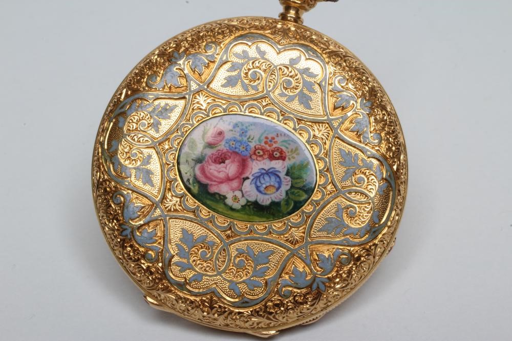 A LADY'S 18CT GOLD AND ENAMELLED FOB WATCH Image