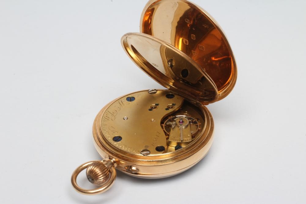 A LADY'S EDWARDIAN 18CT GOLD TOP WIND FOB WATCH Image