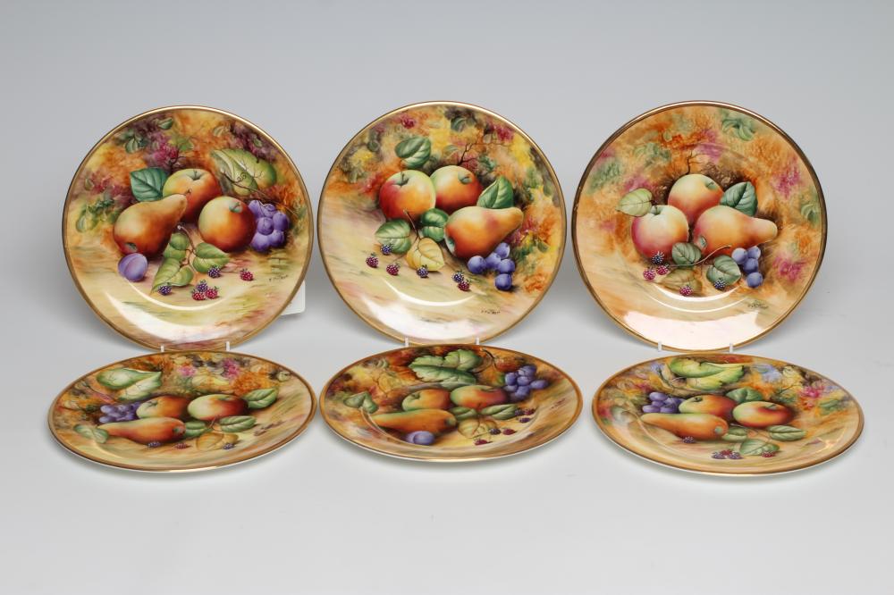 A SET OF SIX COALPORT CHINA DINNER PLATES Image