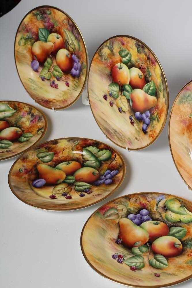 A SET OF SIX COALPORT CHINA DINNER PLATES Image