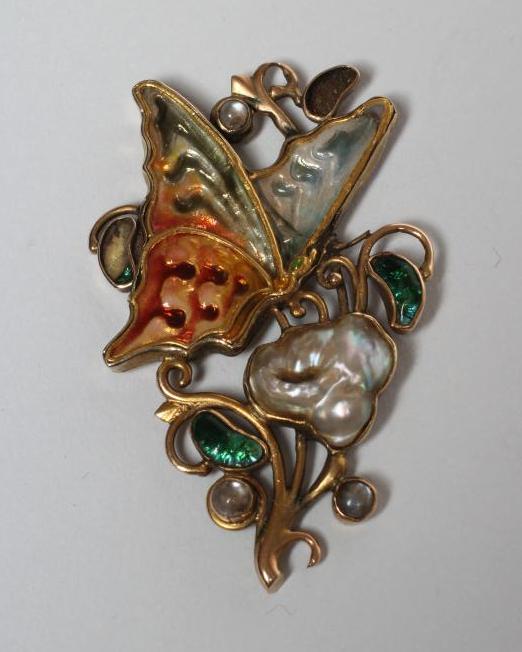 AN ART NOUVEAU BUTTERFLY PENDANT Image