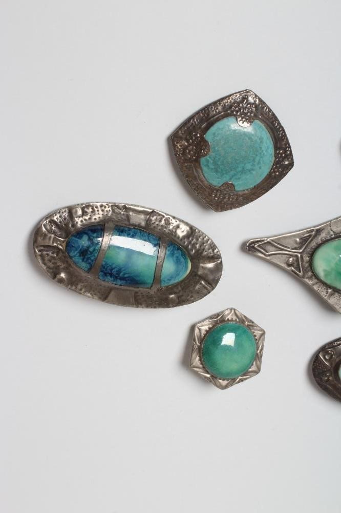 A COLLECTION OF SEVEN RUSKIN TYPE ARTS AND CRAFTS PEWTER BROOCHES Image