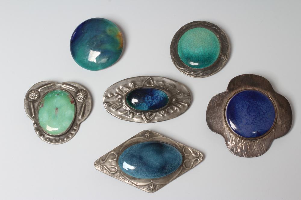 A COLLECTION OF FIVE RUSKIN TYPE ARTS AND CRAFTS PEWTER BROOCHES Image