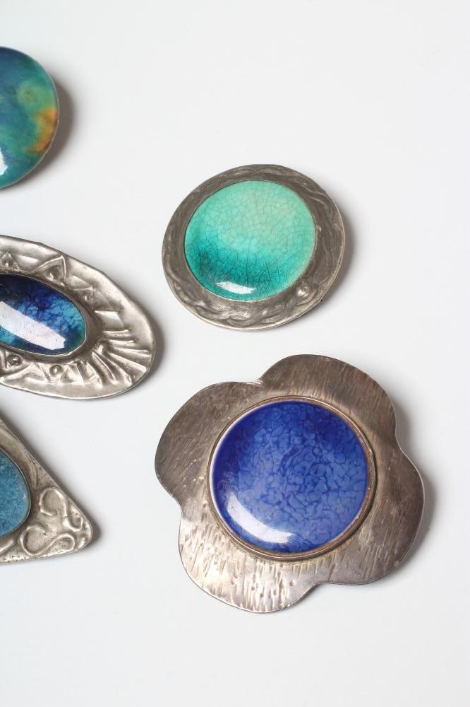 A COLLECTION OF FIVE RUSKIN TYPE ARTS AND CRAFTS PEWTER BROOCHES Image