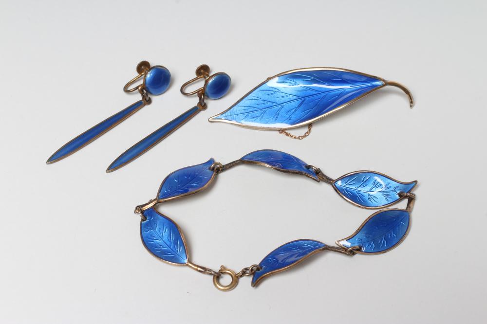 A DAVID ANDERSON NORWEGIAN SILVER GILT AND BLUE ENAMEL LEAF SUITE Image