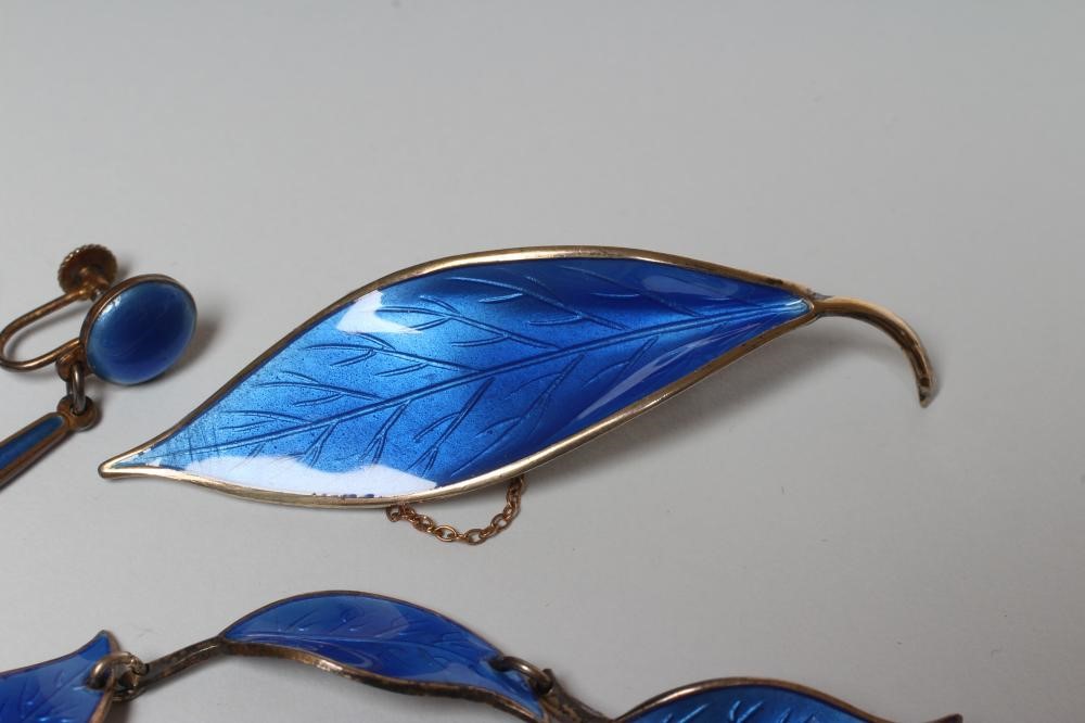 A DAVID ANDERSON NORWEGIAN SILVER GILT AND BLUE ENAMEL LEAF SUITE Image