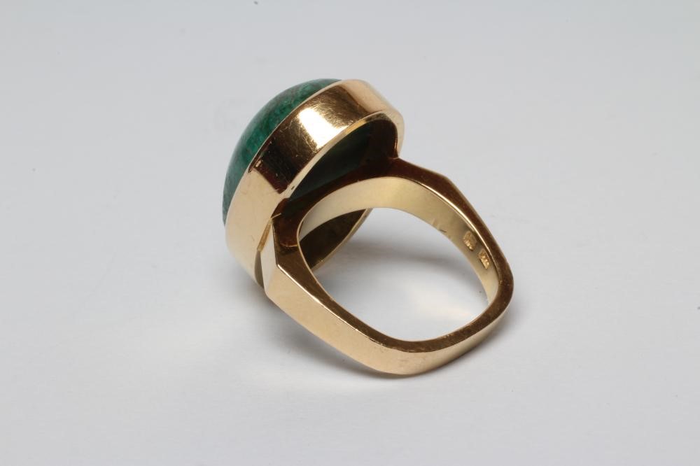 A MODERN DRESS RING Image