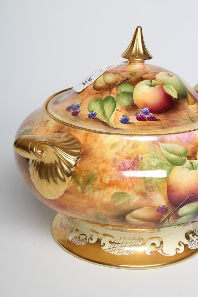 A LARGE COALPORT CHINA SOUP TUREEN AND COVER Image