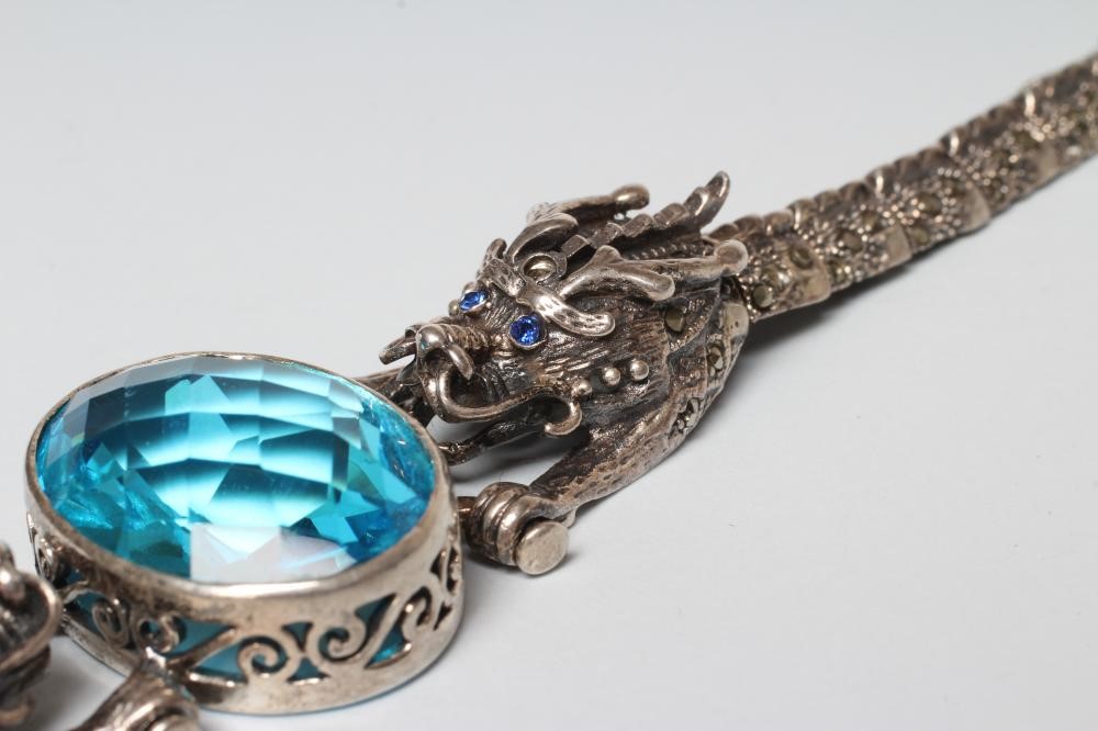 A SILVER BRACELET Image