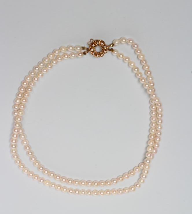 A DOUBLE STRAND CULTURED PEARL NECKLACE Image