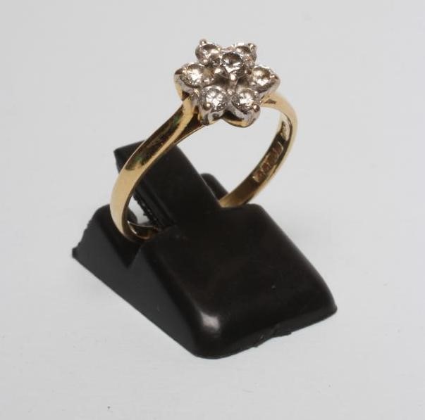 A DIAMOND CLUSTER RING Image