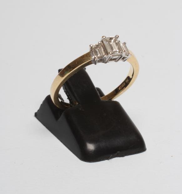 A THREE STONE DIAMOND RING Image