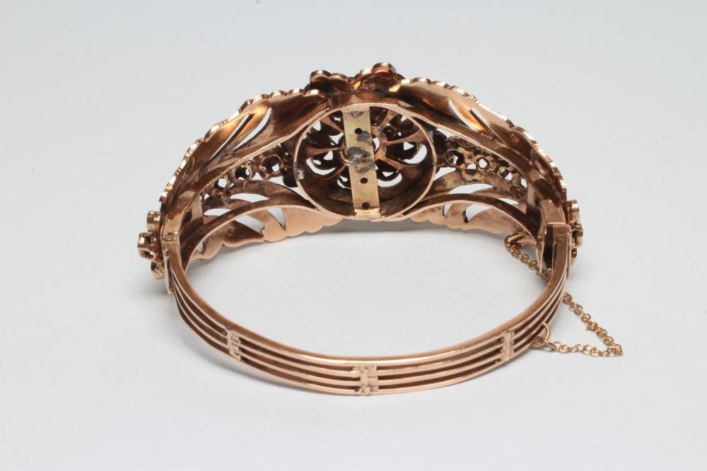 A VICTORIAN DIAMOND BANGLE Image