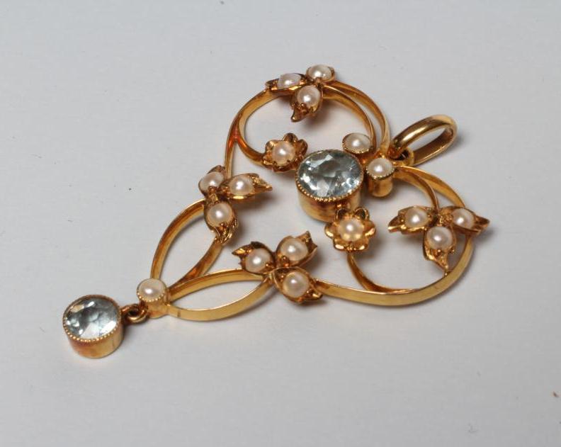 AN EDWARDIAN PENDANT Image