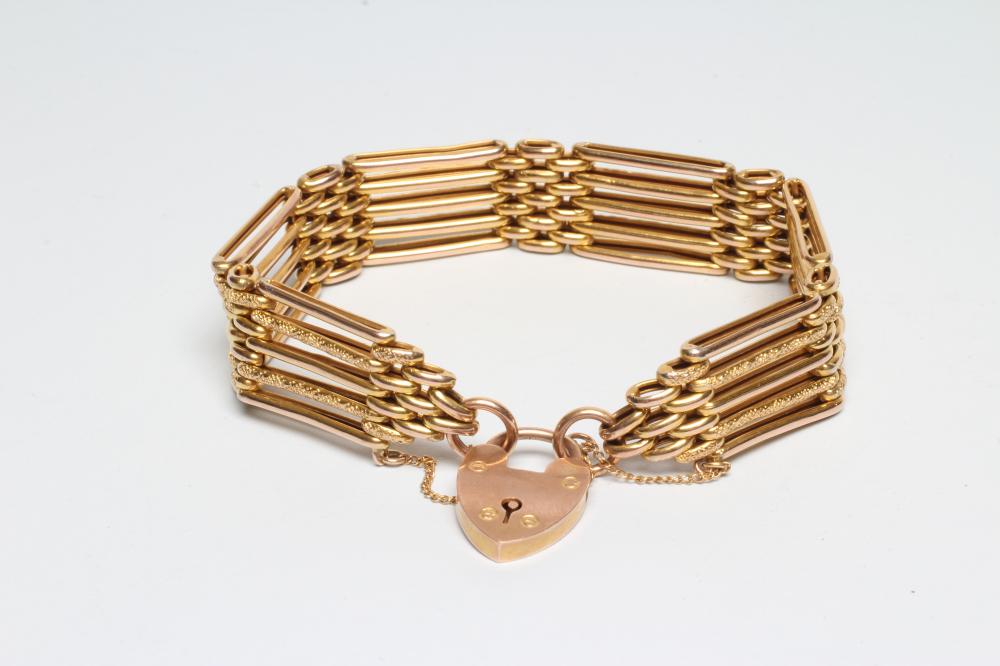 A LATE VICTORIAN FIVE BAR GATE BRACELET Image