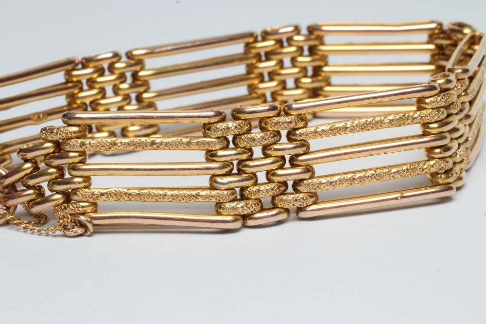 A LATE VICTORIAN FIVE BAR GATE BRACELET Image