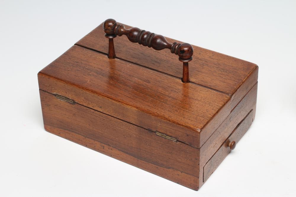 A GEORGIAN MAHOGANY TEA CHEST Image
