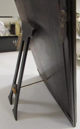 A PAIR OF ENGLISH EDWARDIAN CONTRA-PARTIE BOULLE PHOTOGRAPH FRAMES of plain strut back oblong form Image