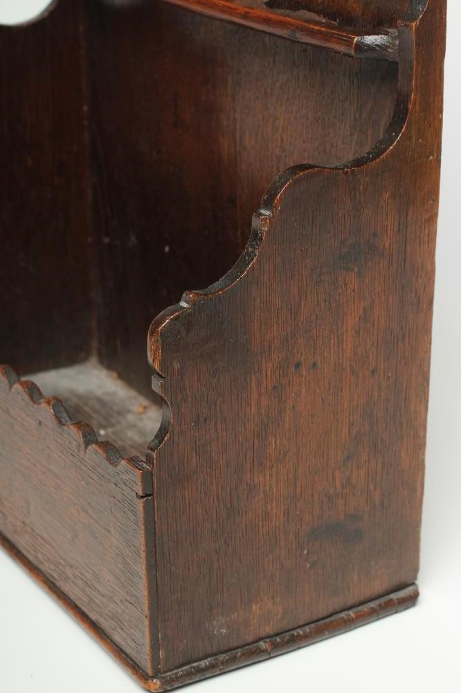 A GEORGIAN OAK HANGING SPOON RACK Image