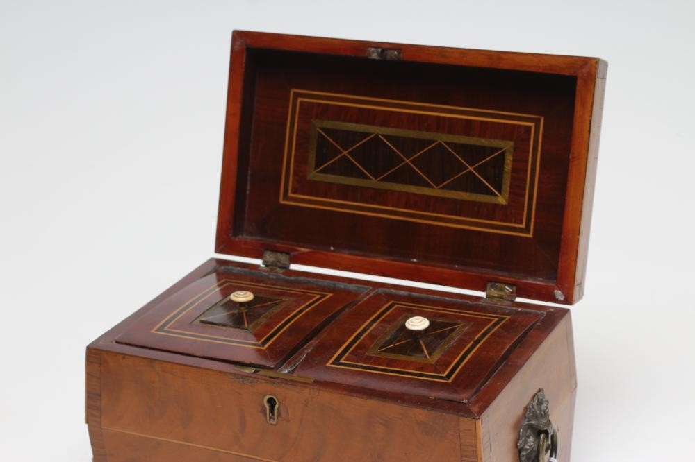 A GEORGIAN MAHOGANY TEA CADDY Image