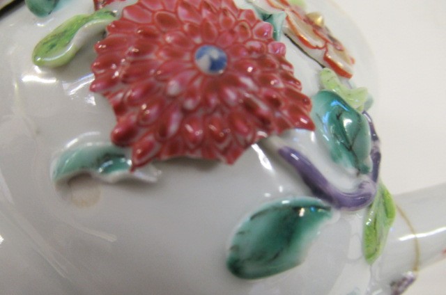 A CHINESE EXPORT PORCELAIN MUG of plain cylindrical form Image