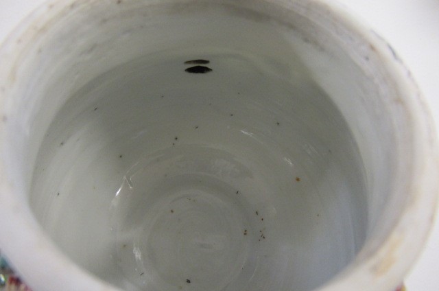 A CHINESE EXPORT PORCELAIN MUG of plain cylindrical form Image