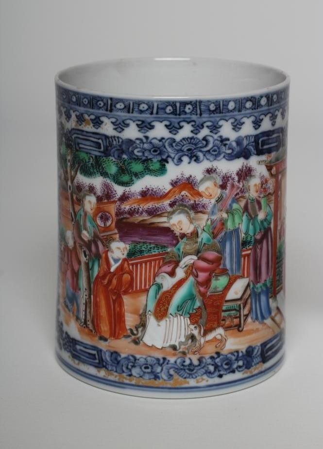 A CHINESE EXPORT PORCELAIN MUG of plain cylindrical form Image