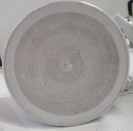 A CHINESE EXPORT PORCELAIN MUG of plain cylindrical form Image