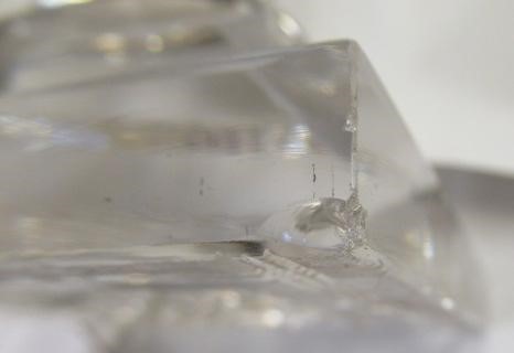 AN EARLY VICTORIAN GLASS OIL LAMP Image