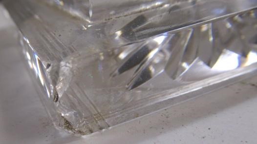 AN EARLY VICTORIAN GLASS OIL LAMP Image