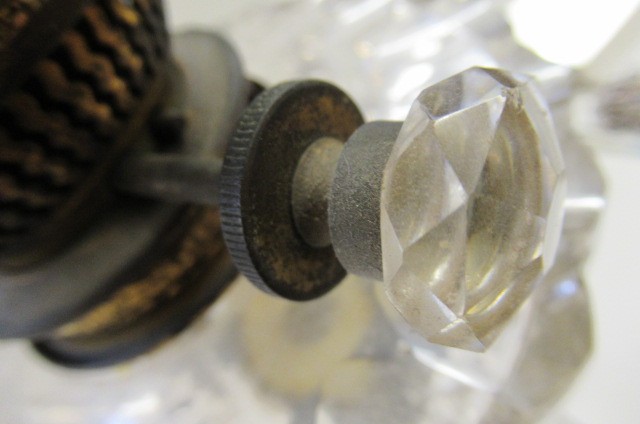 AN EARLY VICTORIAN GLASS OIL LAMP Image