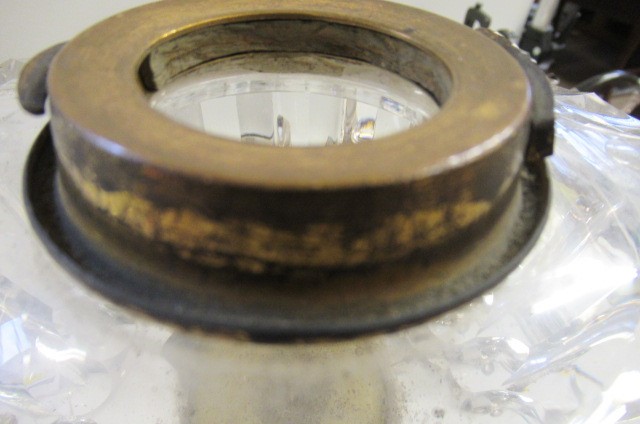 AN EARLY VICTORIAN GLASS OIL LAMP Image