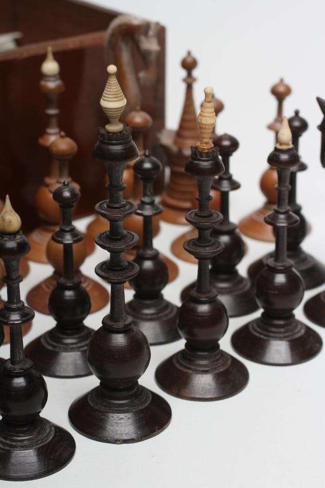 A GERMAN SELENUS CHESS SET Image
