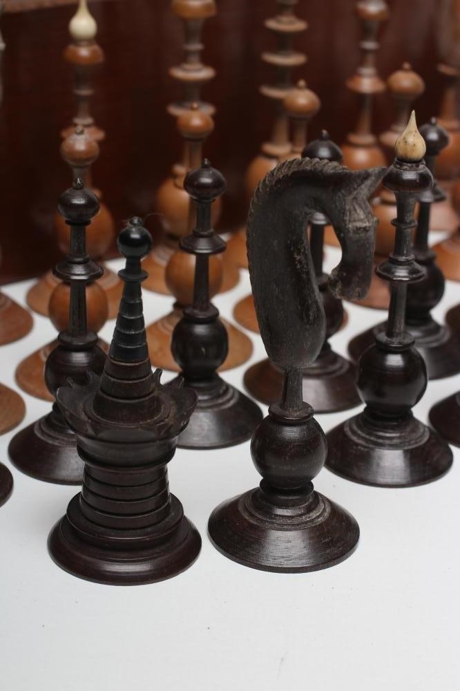 A GERMAN SELENUS CHESS SET Image