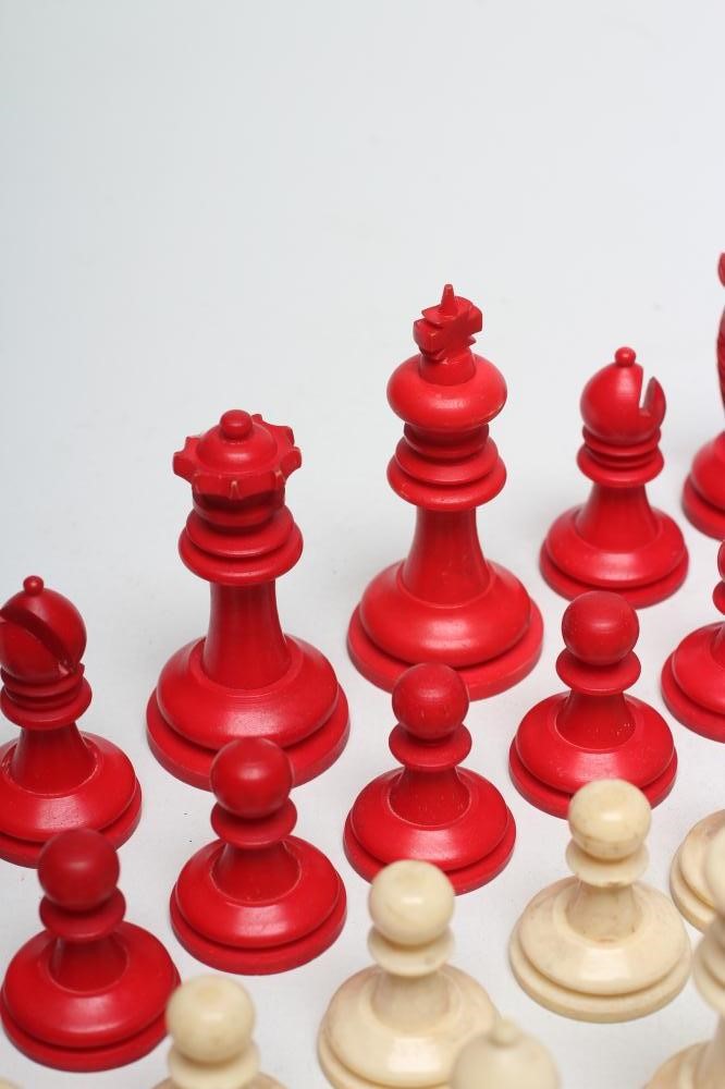 A SET OF CANTONESE IVORY DRAUGHTS Image