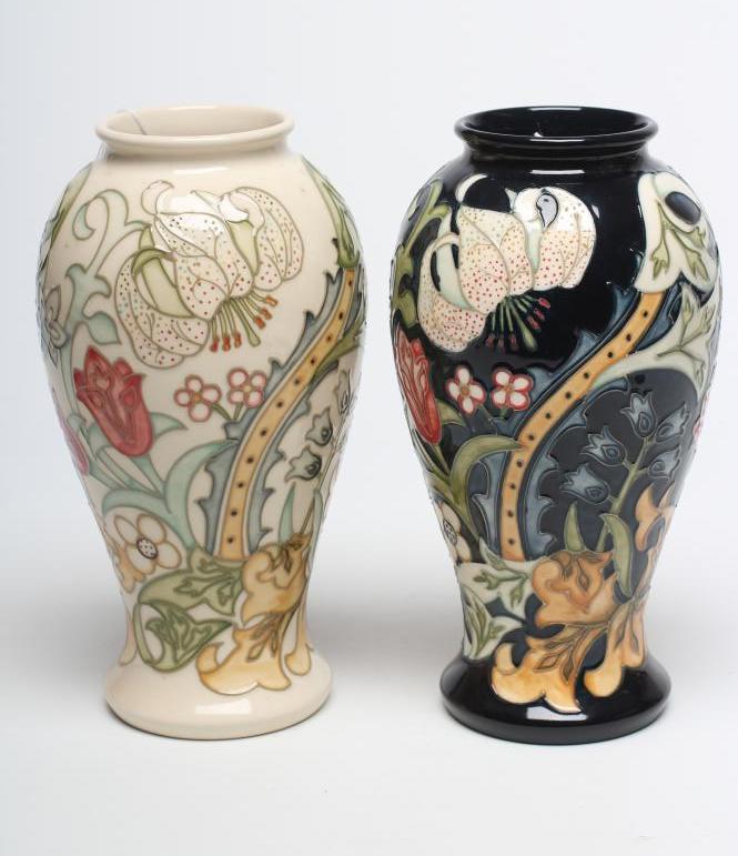 A MOORCROFT GOLDEN LILY VASE Image