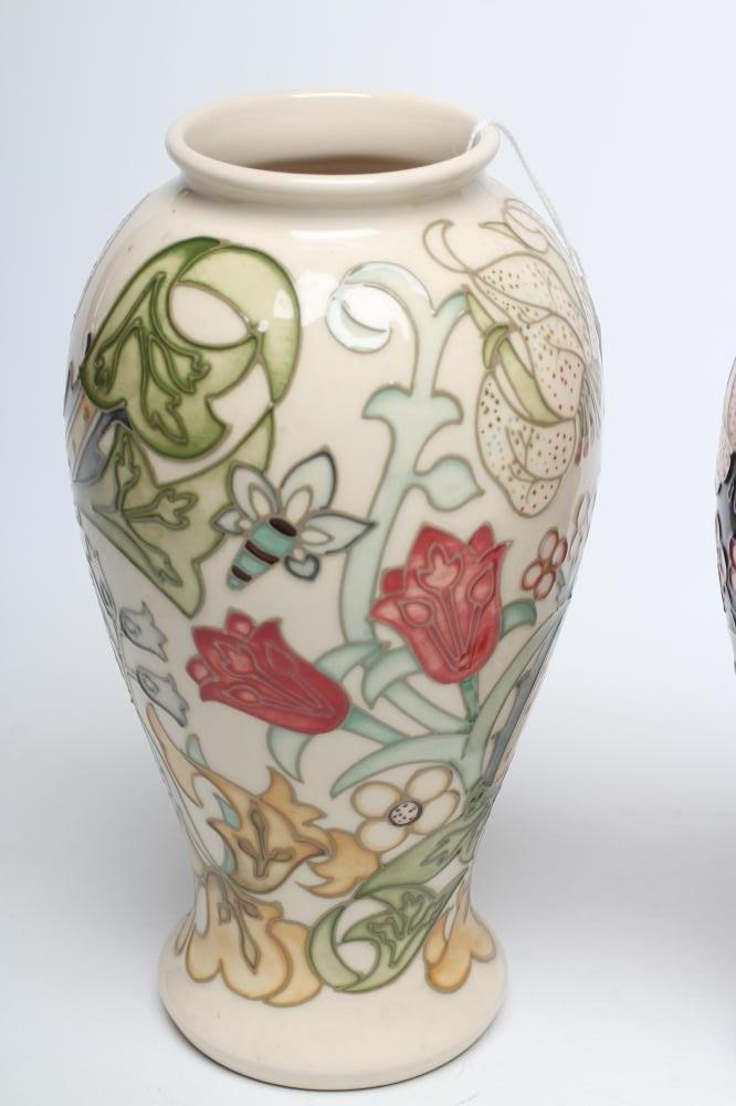 A MOORCROFT GOLDEN LILY VASE Image